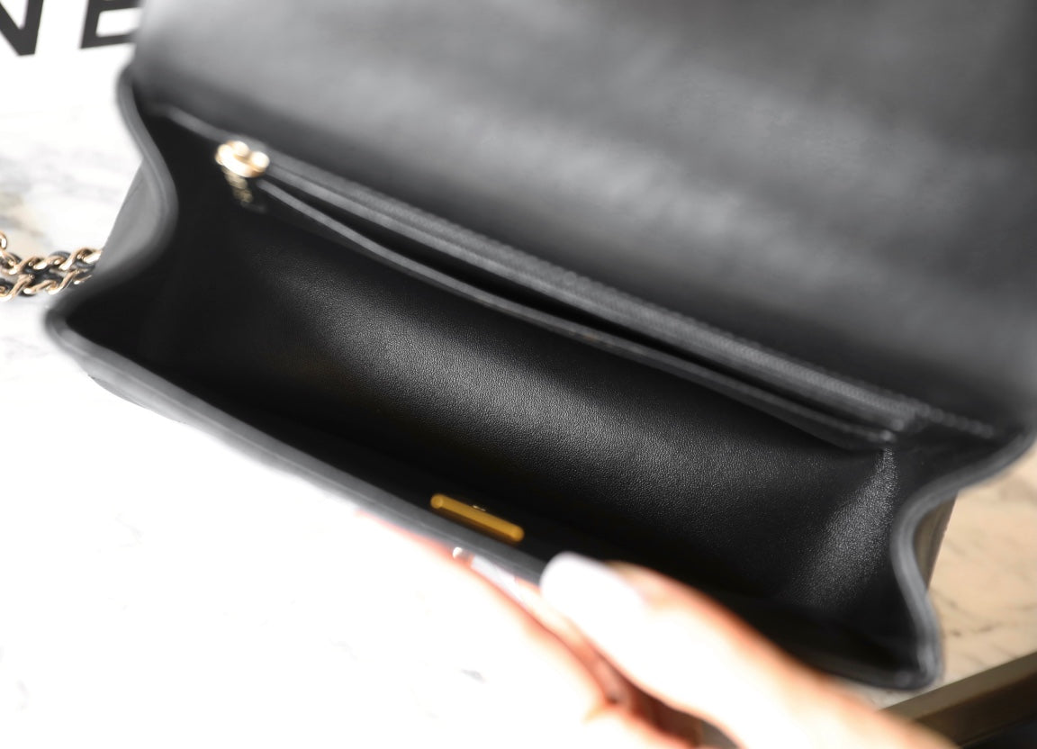 SAC À RABAT 23 CUIR D'AGNEAU NOIR FINITION DORÉE POIGNÉE SUPÉRIEURE