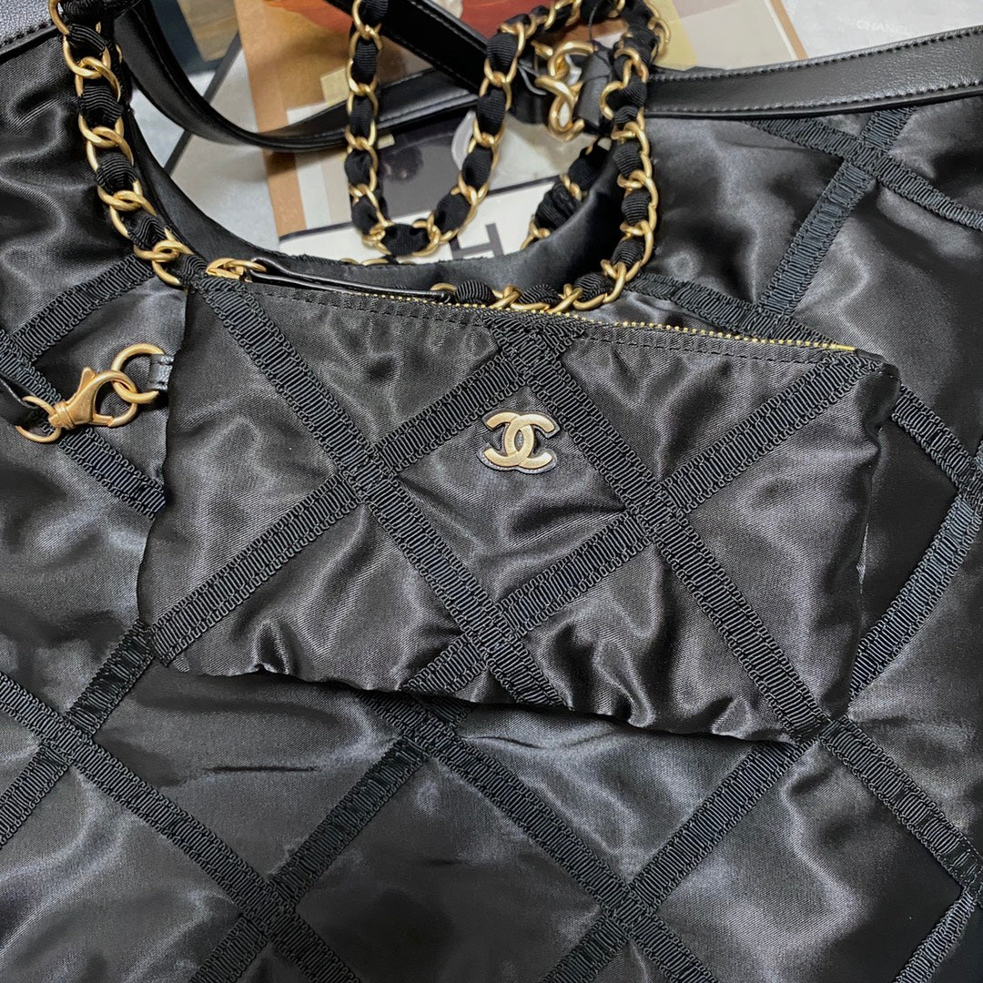 CABAS 44 EN NYLON NOIR ET MÉTAL DORÉ