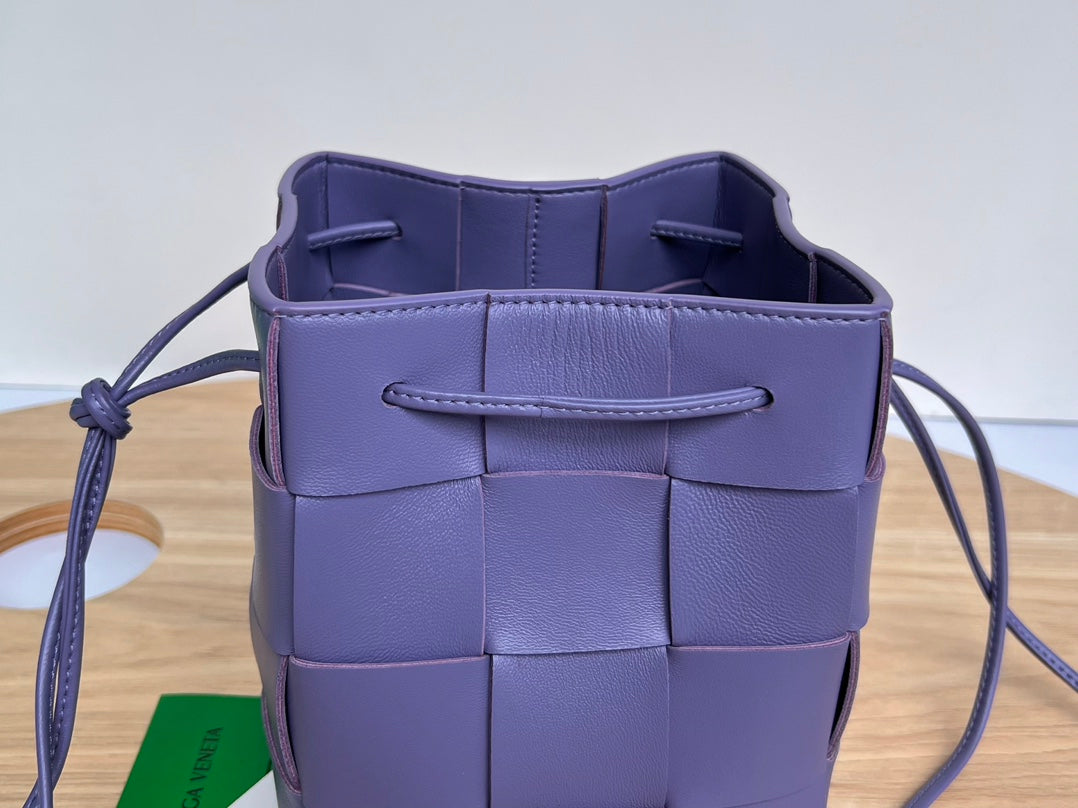 PETIT SAC CASSETTE 18 EN VEAU ULTRA VIOLET