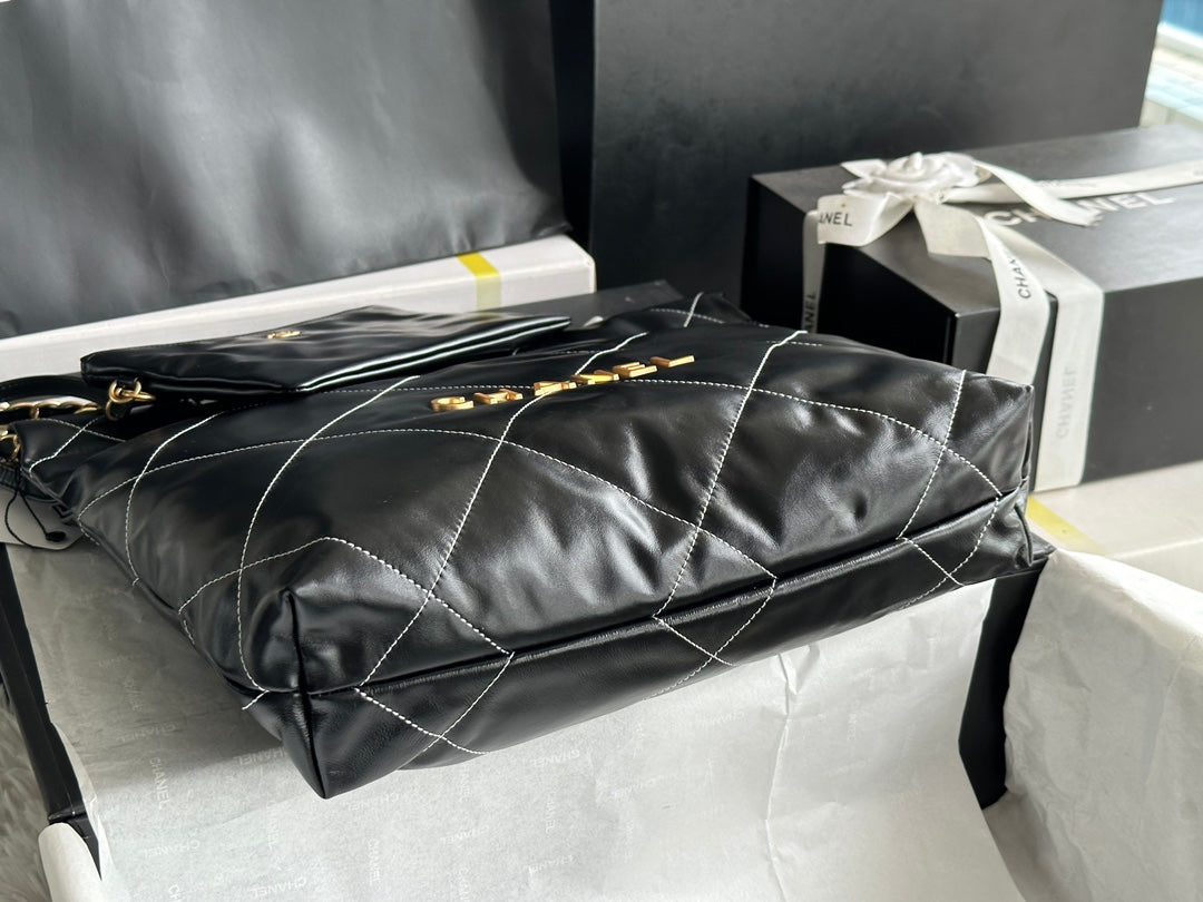 SAC À MAIN CC MEDIUM 37 EN CUIR DE VEAU LUSTRÉ NOIR ET MÉTAL DORÉ