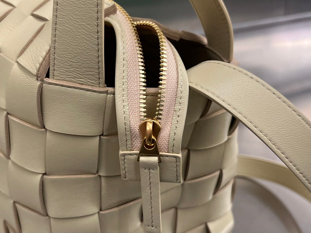 SAC CASSETTE MEDIUM 28 EN AGNEAU BEIGE