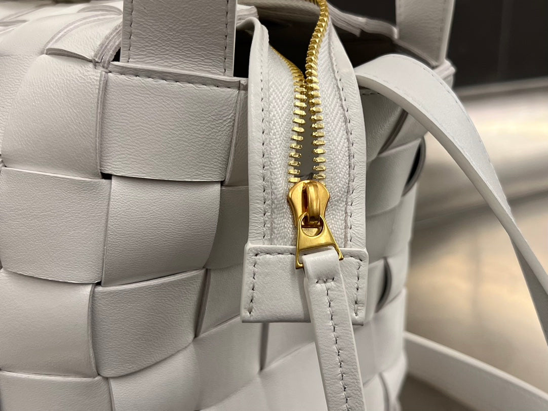 MEDIUM 28 CASSETTE AGNEAU BLANC
