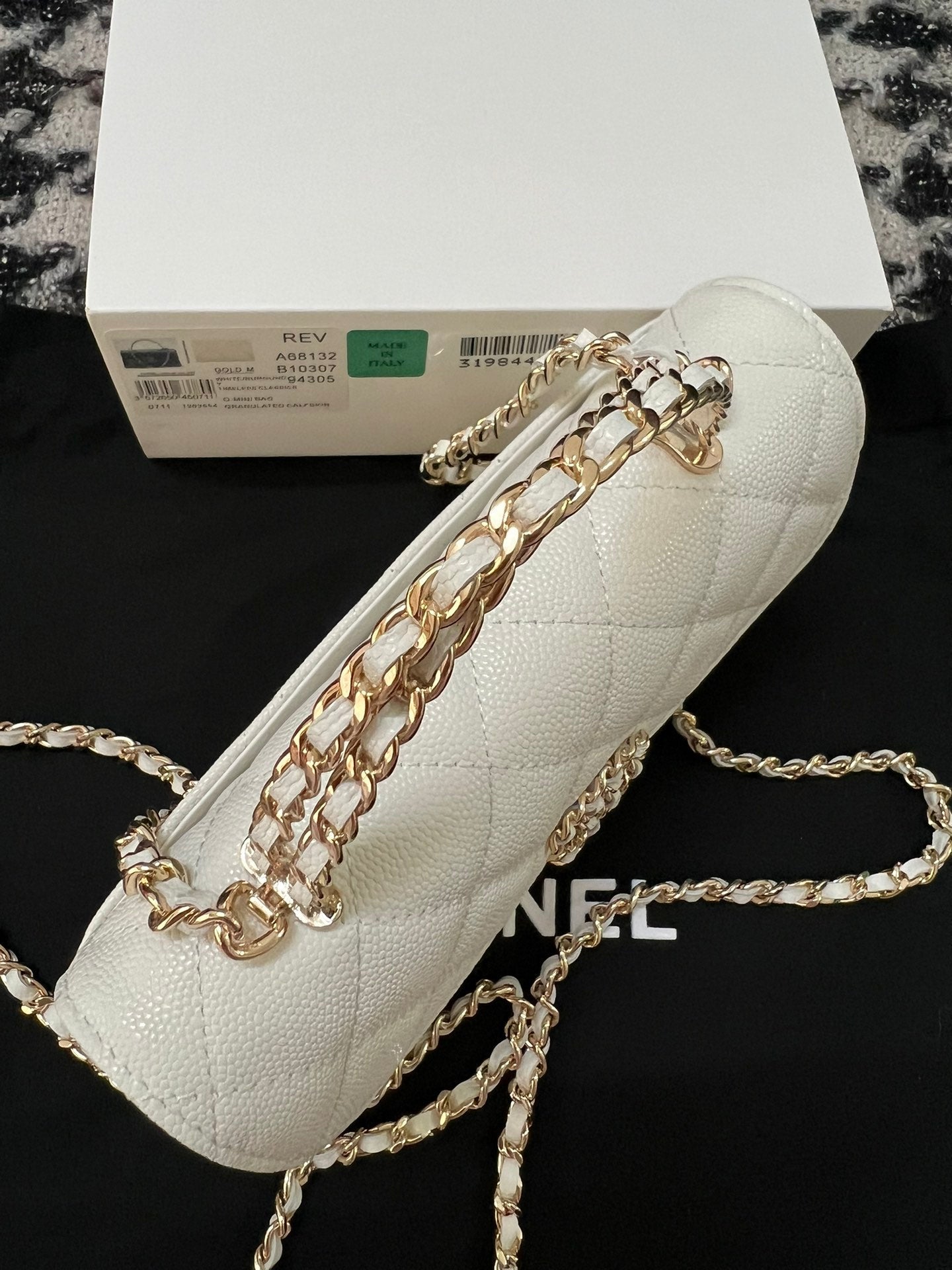 SAC CC KELLY 18 EN CUIR DE VEAU BLANC AVEC BANDULIÈRE