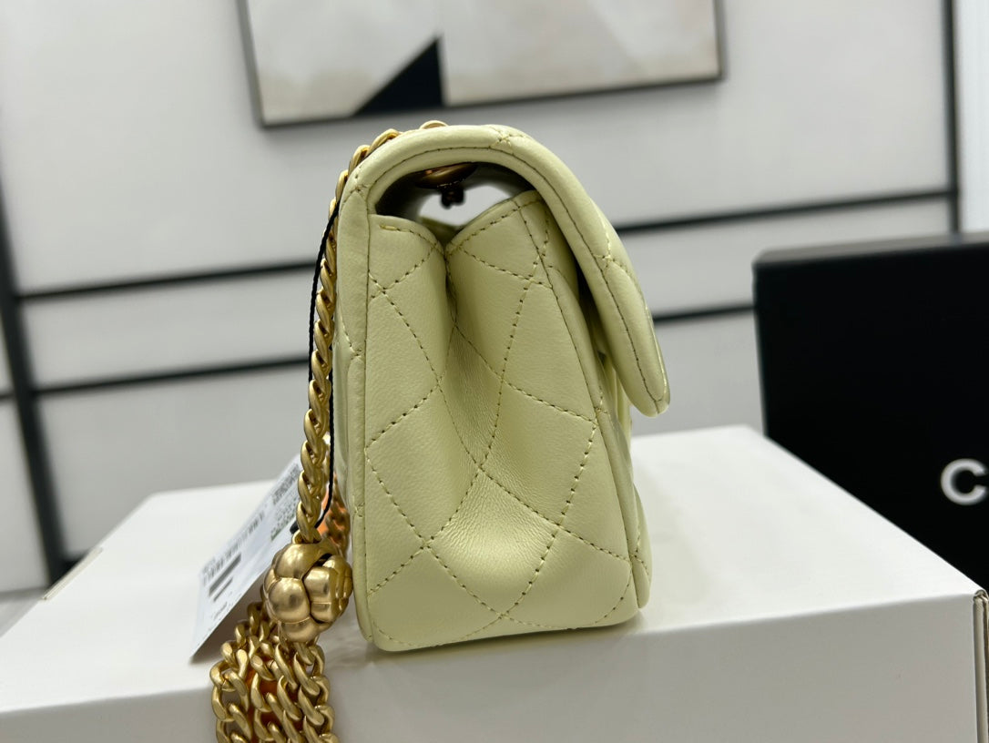 SAC À RABAT CC SMALL 20 EN CUIR DE VEAU JAUNE NÉON MÉTAL DORÉ