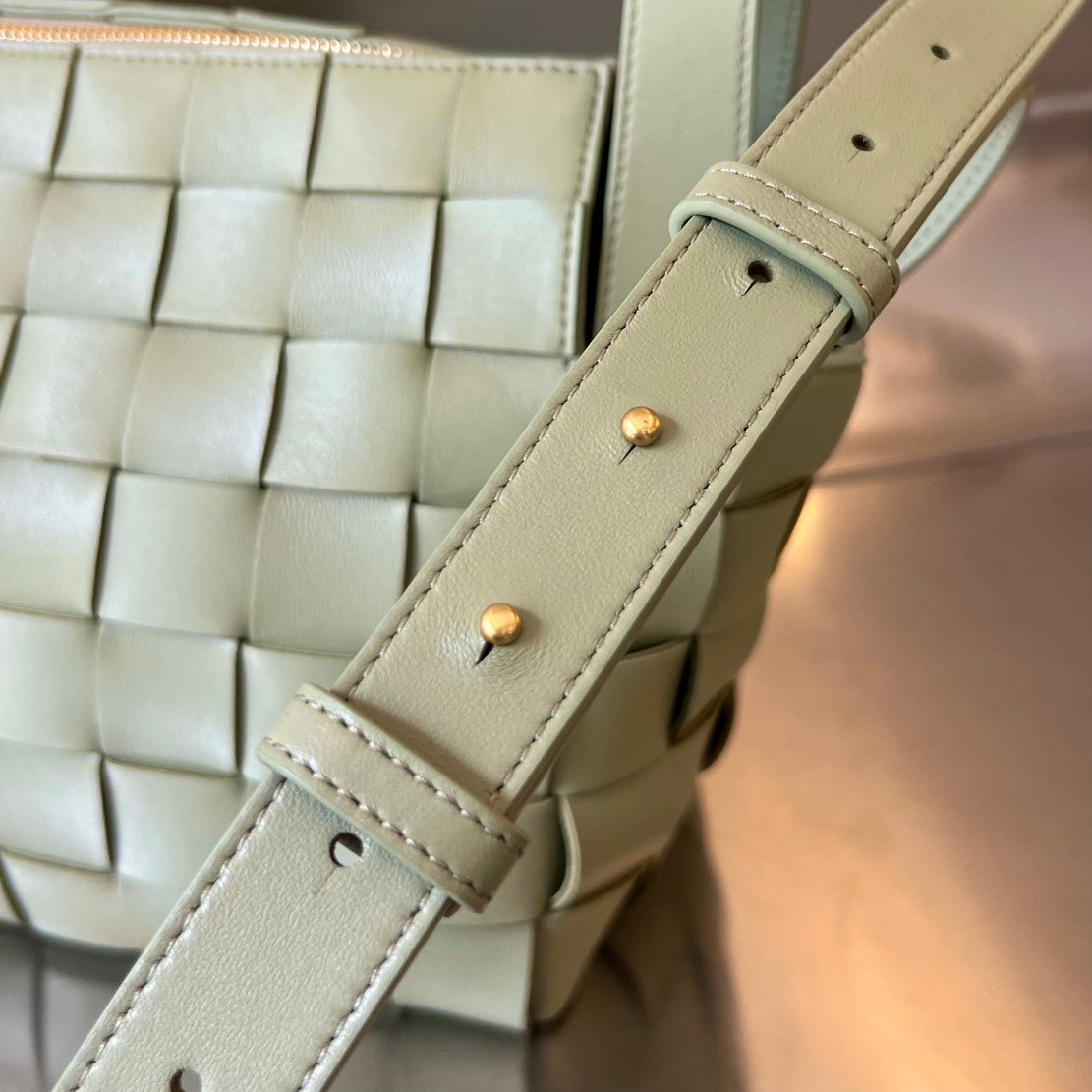 PETIT SAC CASSETTE 22 EN AGNEAU BEIGE ECRU
