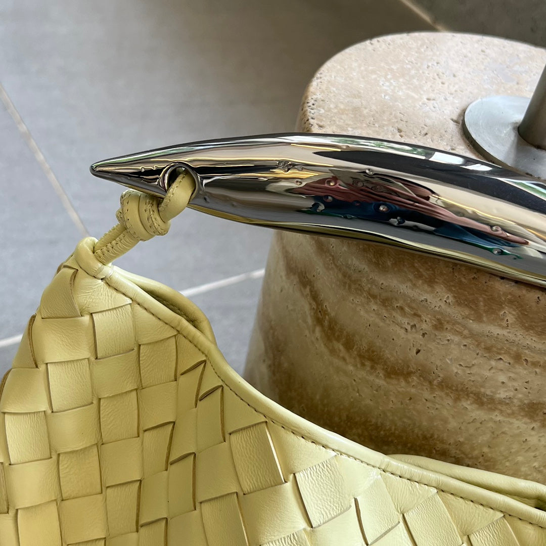 SARDINE 33 AVEC CHAÎNE EN CUIR D'AGNEAU CRÈME JAUNE