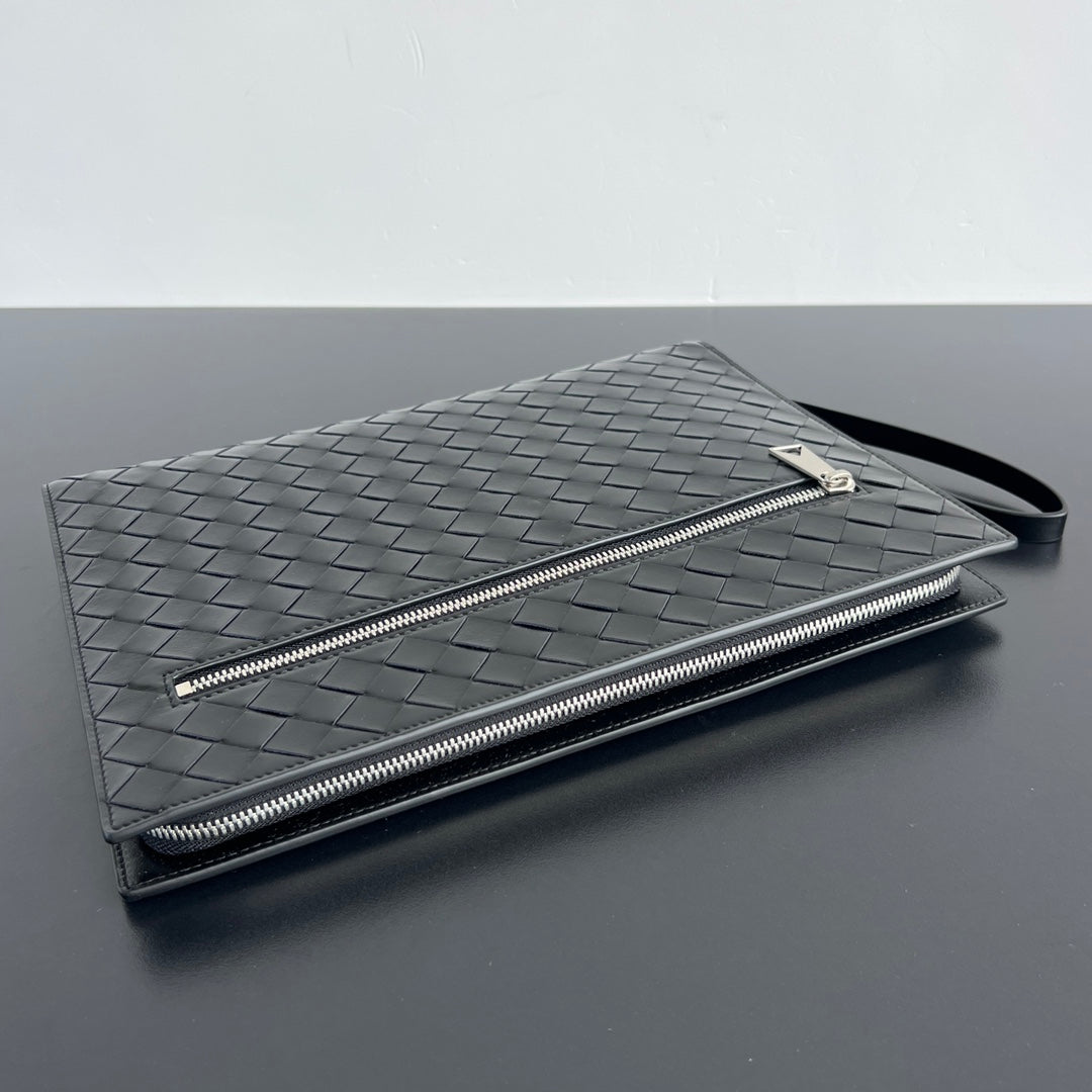 POCHETTE INTRECCIATO 32 EN CUIR DE VEAU SOUPLE NOIR