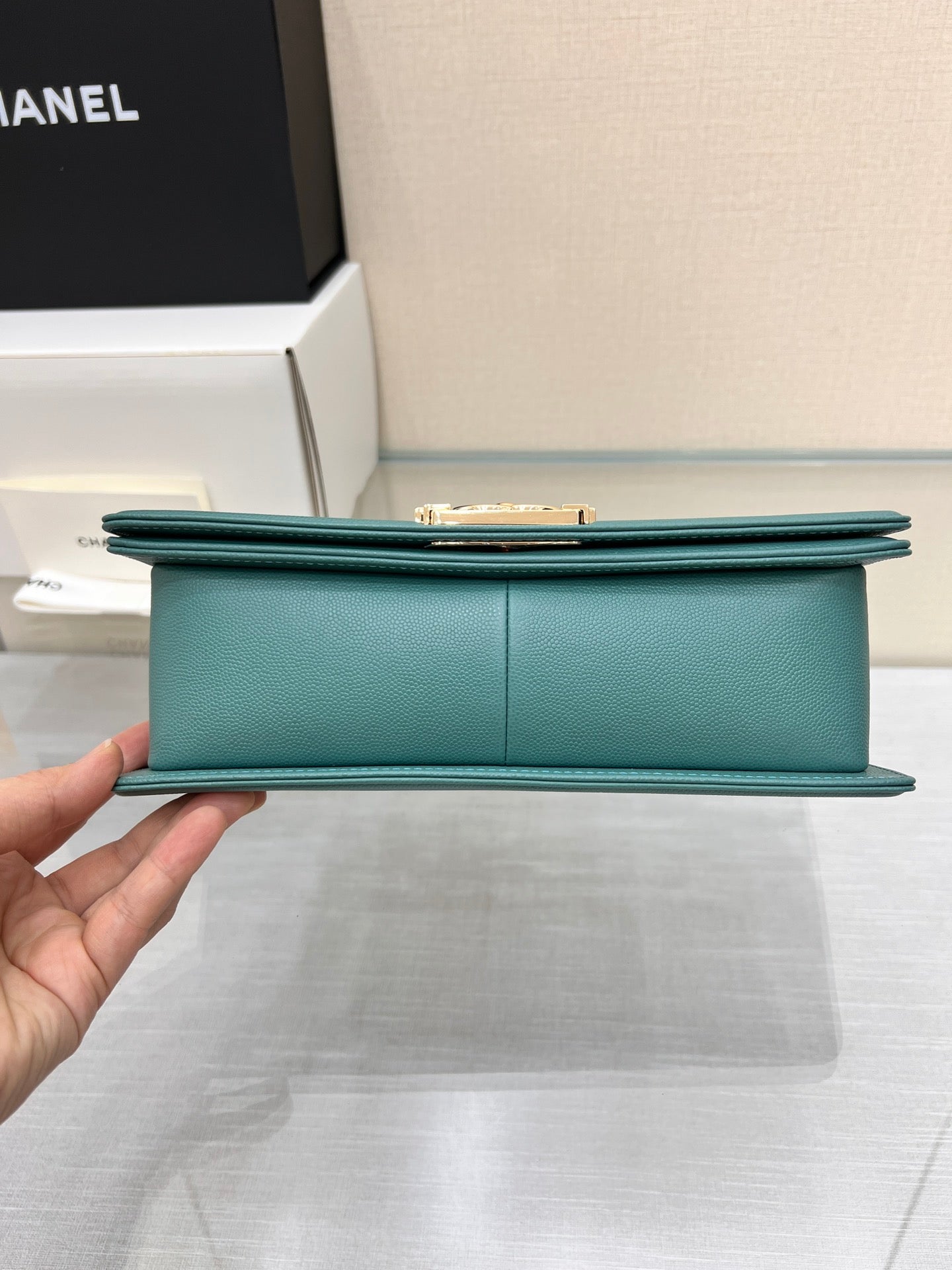 SAC BOY MOYEN 25 CAVIAR VERT SAPIN MÉTAL DORÉ