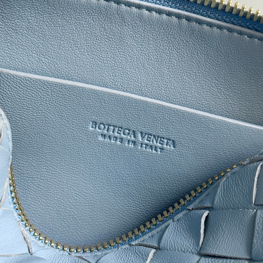 POCHETTE CONCERT 18,5 EN AGNEAU BLEU CLAIR
