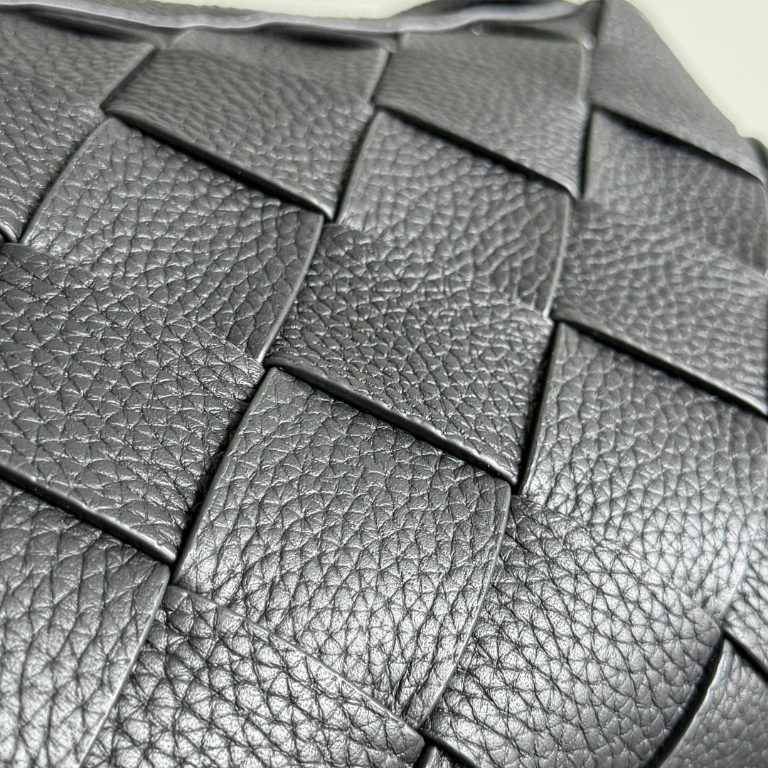 BOTTEGA VENETA 25S DIAGO 25 EN CUIR DE VEAU GRIS OLIVE FONCÉ FINITIONS ARGENTÉES