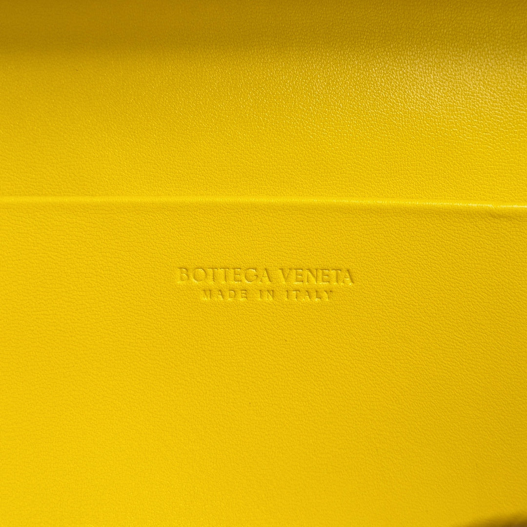 BOTTEGA VENETA 25S BANG BANG 22 EN CUIR DE VEAU INTRECCIATO JAUNE CITRON QUINCAILLERIE DORÉE