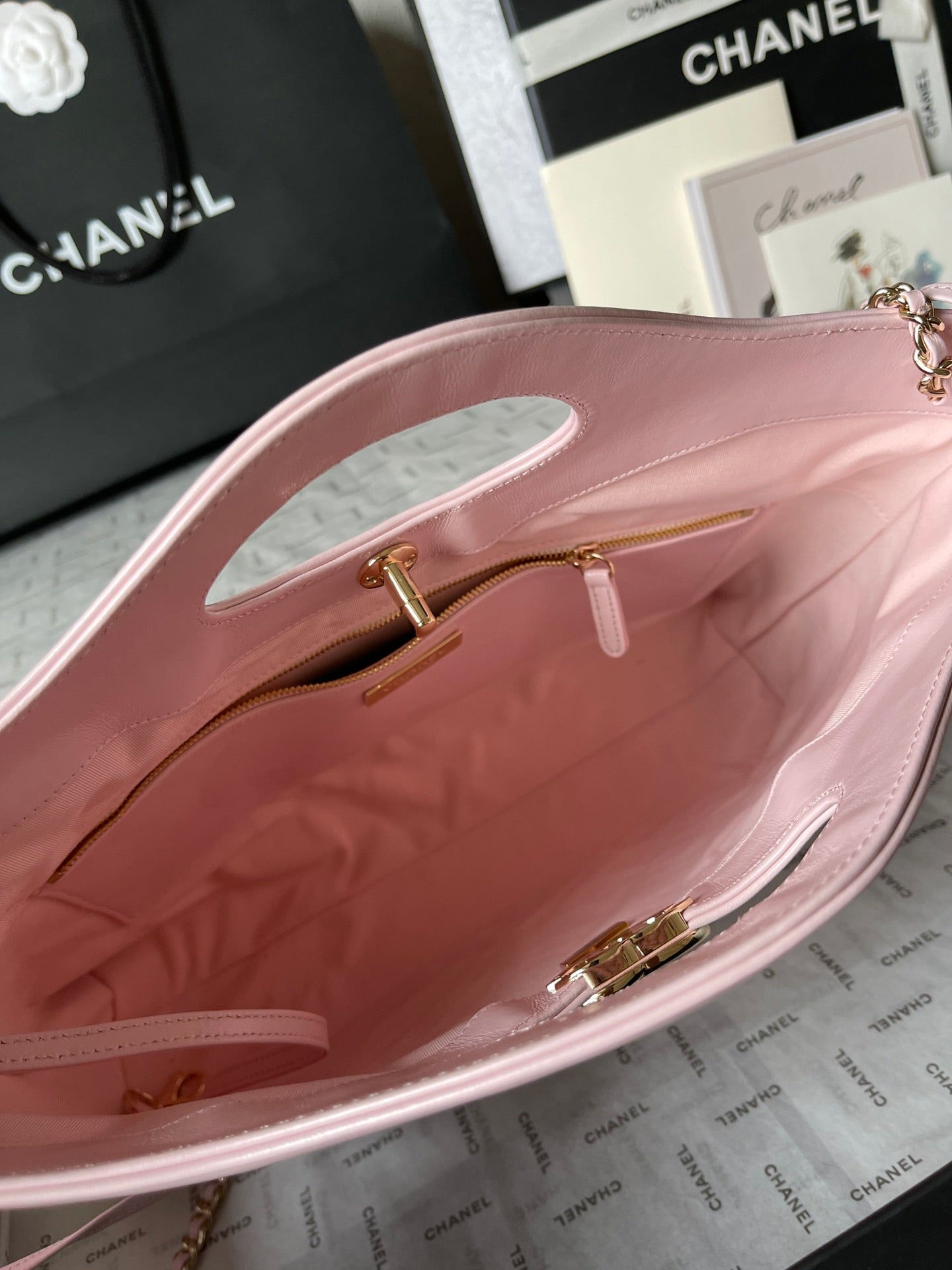 SAC SHOPPING CC MEDIUM 36 EN CUIR DE VEAU ROSE PÂLE