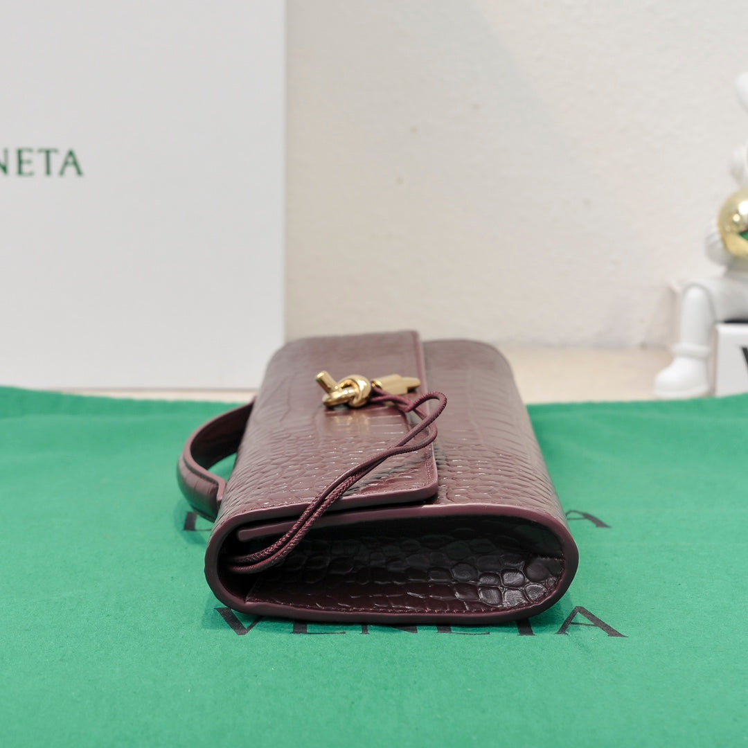BV Long Clutch Andiamo 31 bordeaux cuir de veau façon crocodile GHW