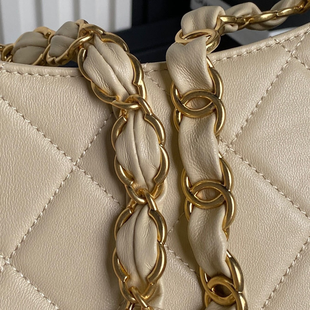 SAC HOBO 24 EN CUIR DE VEAU BEIGE CHAÎNE DOUBLE C OR ÉPAISSE