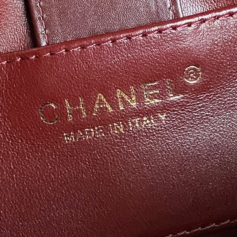 SAC À MAIN 27 EN AGNEAU PLISSÉ ROUGE GRENAT MOTIF LOSANGES MÉTAL DORÉ