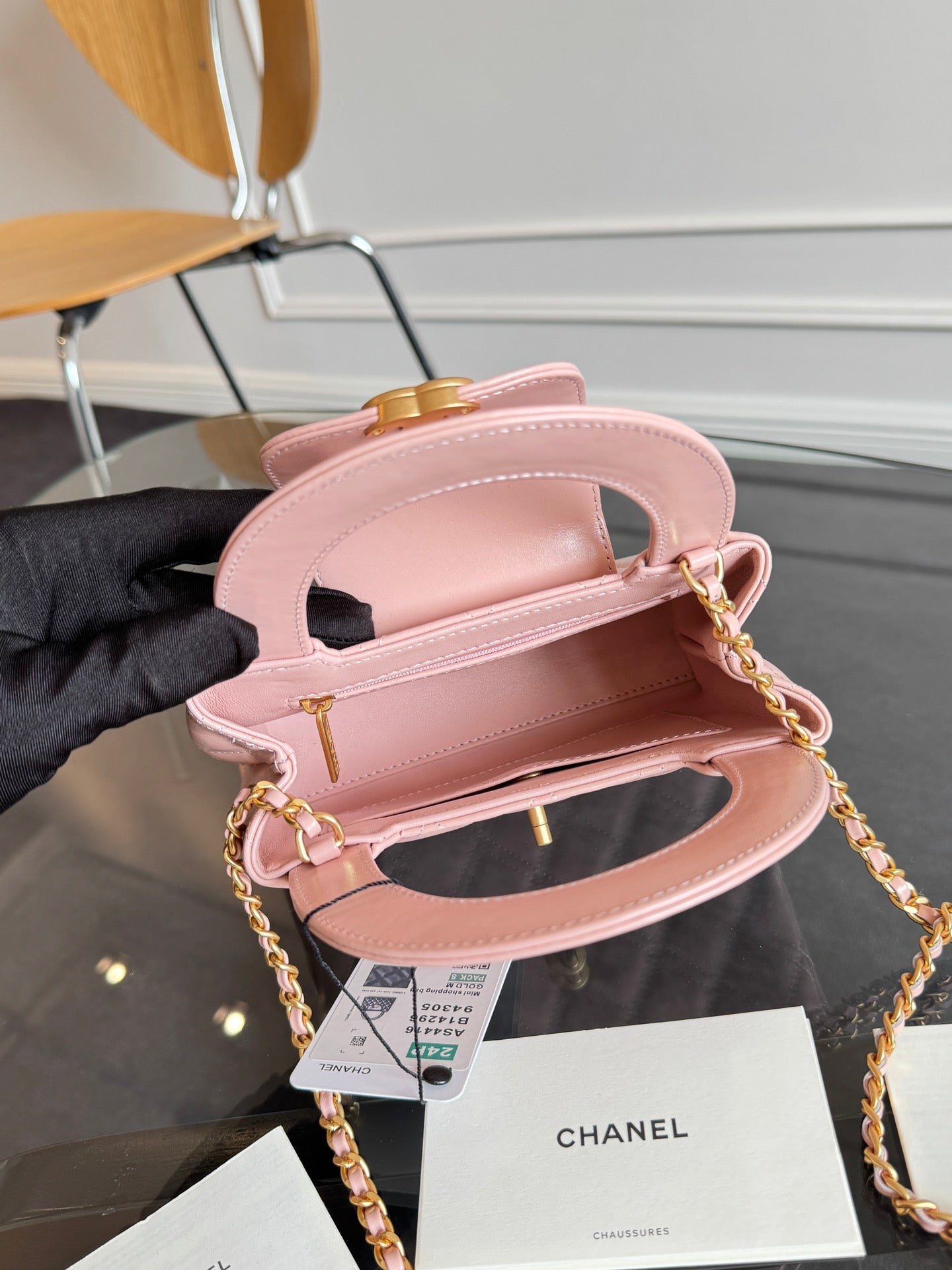 SAC CABAS KELLY 19 EN CUIR DE VEAU ROSE PÂLE AVEC ACCASTILLAGE DORÉ