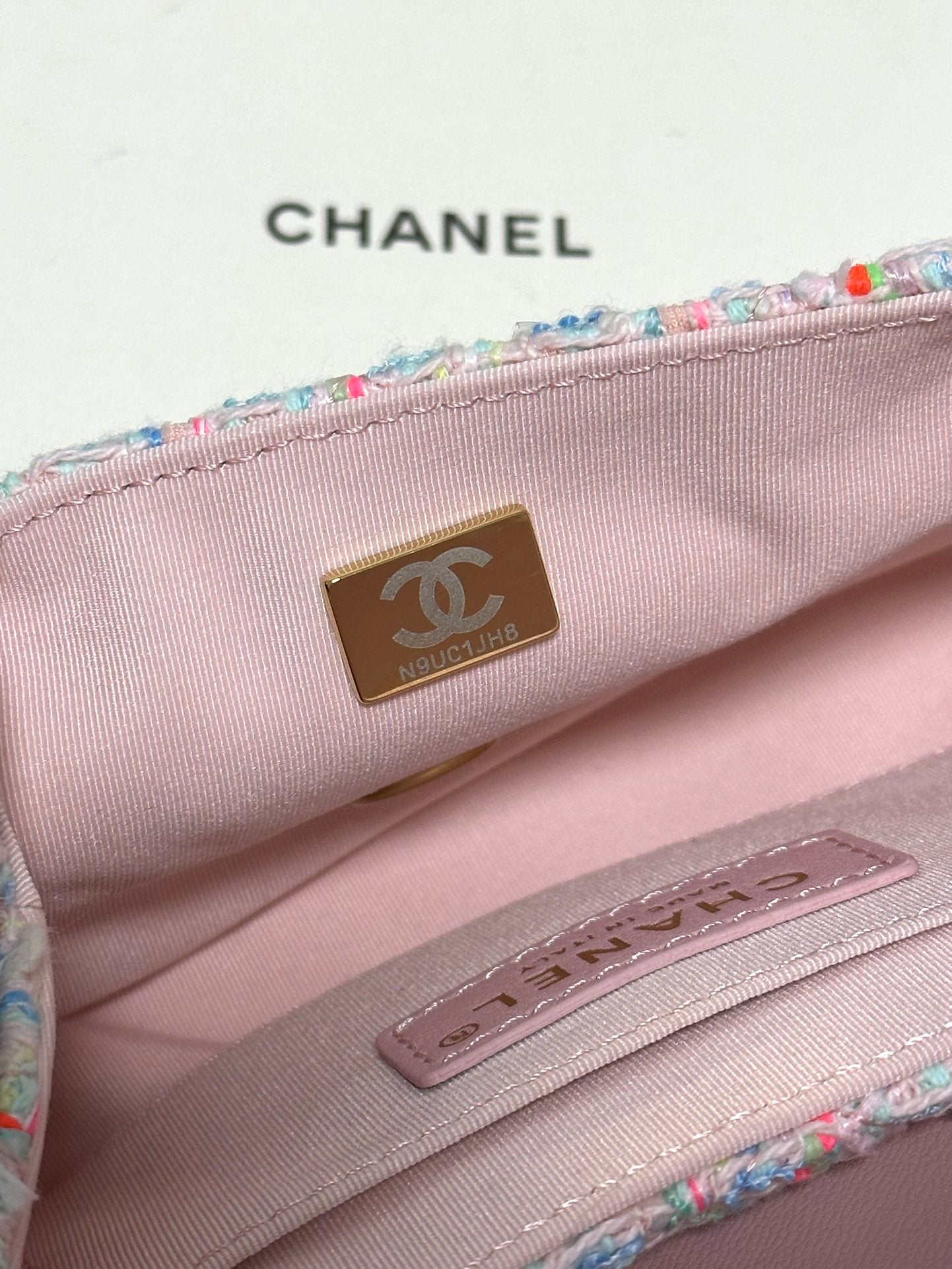 SAC À RABAT CC MINI 21 EN TWEED DE LAINE MULTICOLORE ROSE CLAIR
