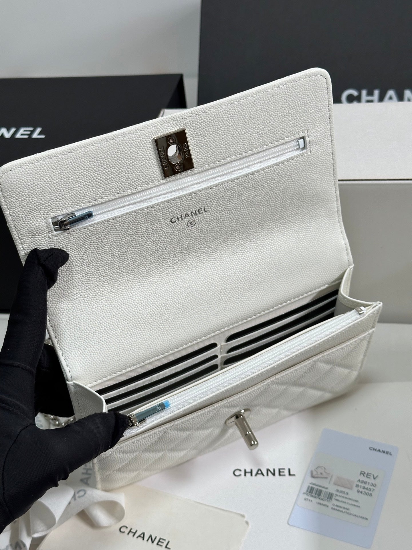 SAC À RABAT AVEC POIGNÉE MÉTAL ARGENTÉ 19 EN CUIR CAVIAR BLANC