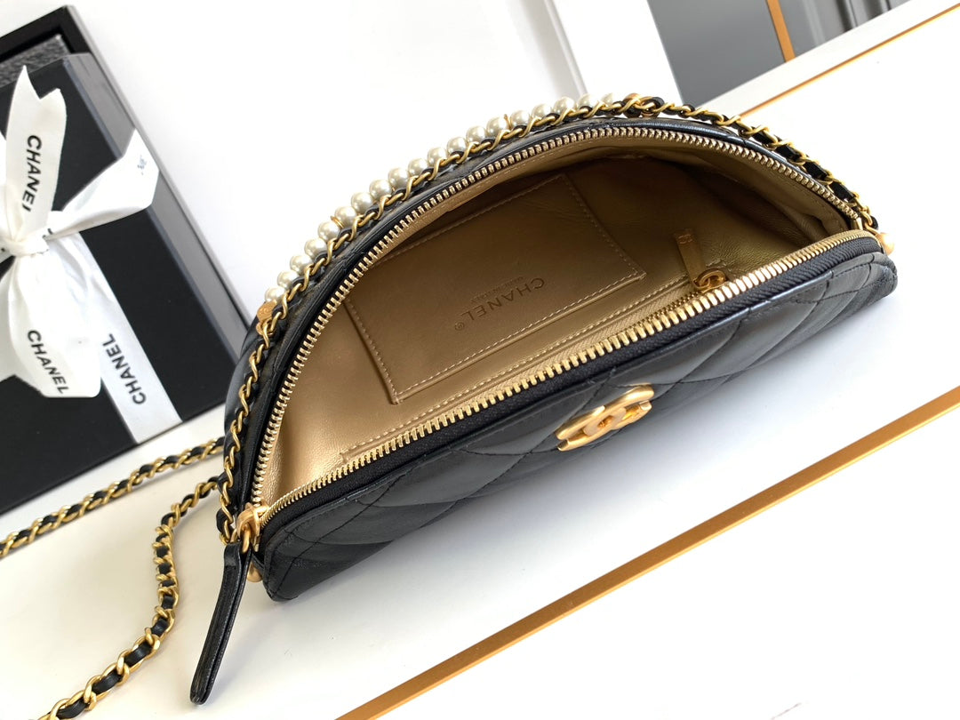 SAC CC WAIST 24 EN CUIR DE VEAU NOIR AVEC CHAÎNE DE PERLES ET QUINCAILLERIE DORÉE