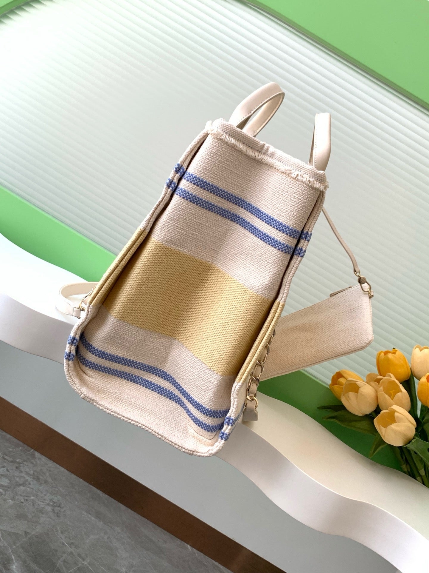 CABAS 38 EN TOILE BLANCHE BLEUE ET JAUNE