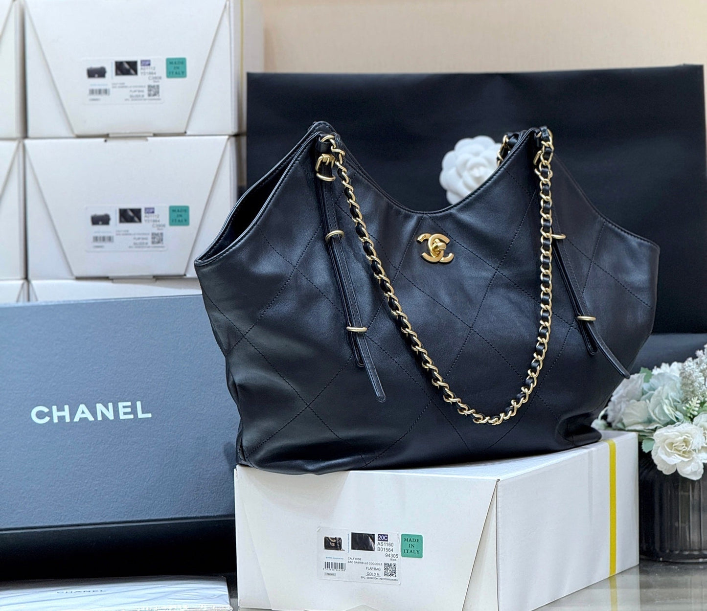 SAC SHOPPING MEDIUM MAXI 47 EN CUIR DE VEAU NOIR MÉTAL DORÉ