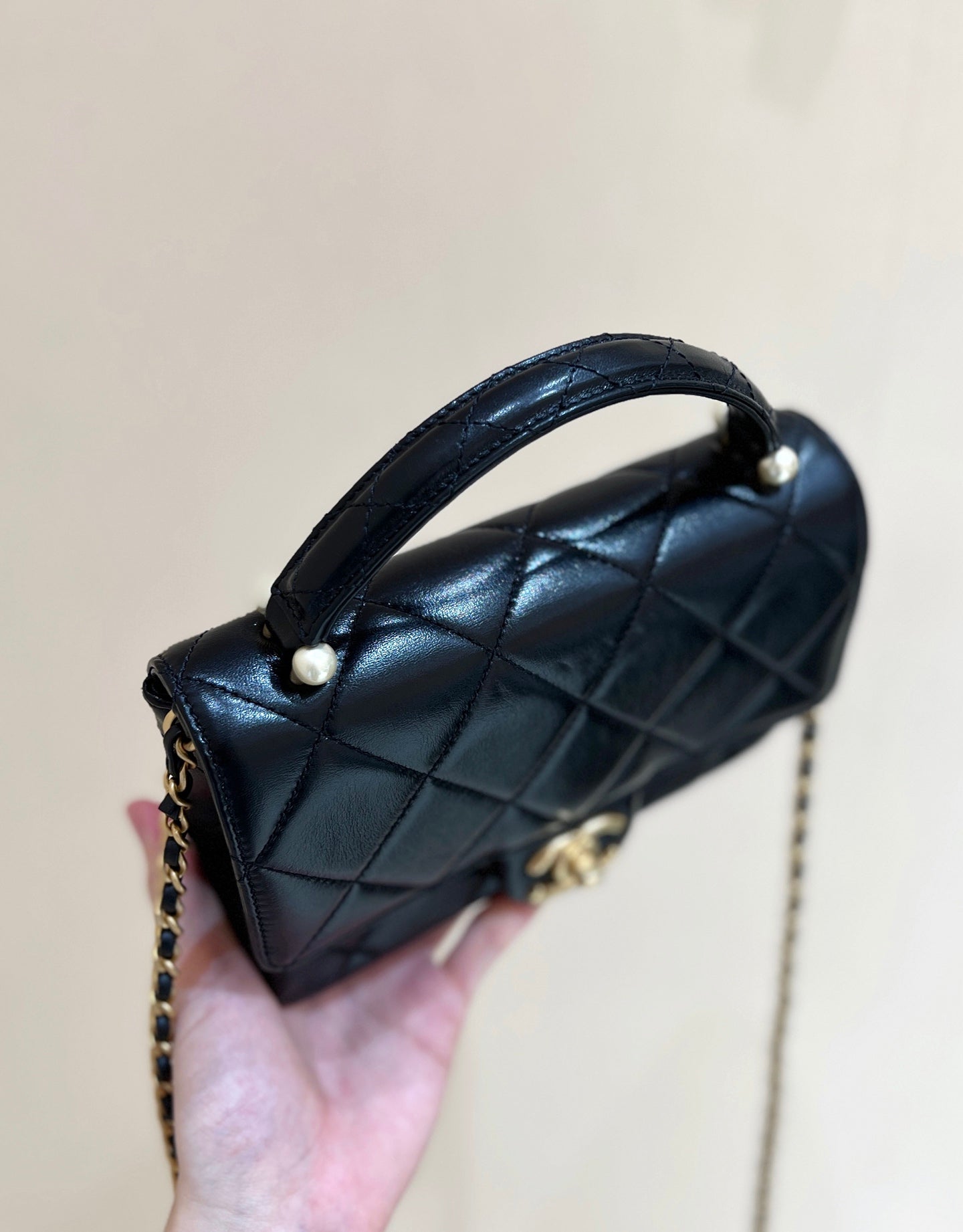 SAC À RABAT ÉDITION LIMITÉE PERLE AVEC POIGNÉE 20 EN PEAU D'AGNEAU NOIRE