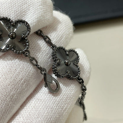 [Shinejoy]CLOVER 5 MOTIF BLACK BRACELET