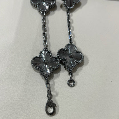 [Shinejoy]CLOVER 5 MOTIF BLACK BRACELET