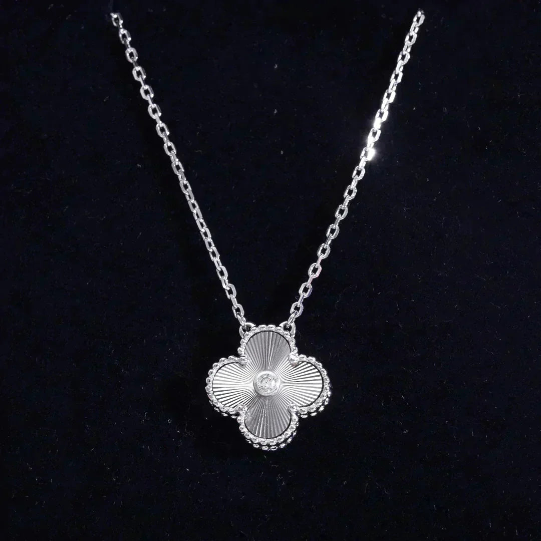 [Shinejoy]CLOVER  15MM DIAMOND LASER NECKLACE SILVER
