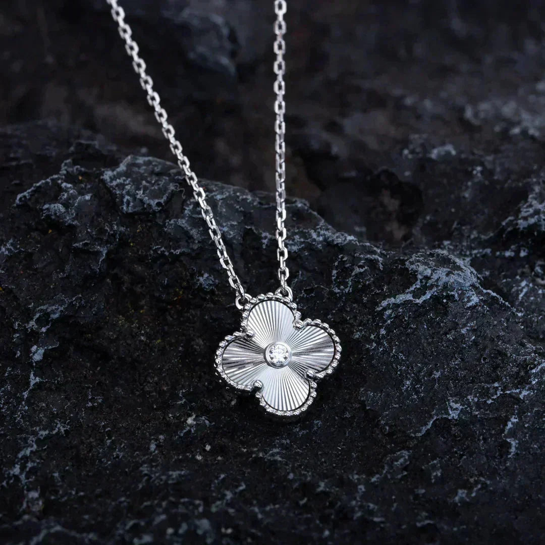 [Shinejoy]CLOVER  15MM DIAMOND LASER NECKLACE SILVER