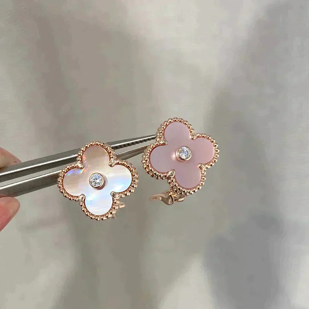 [Shinejoy]CLOVER MEDIUM 1 MOTIFS  PINK MOP DIAMOND EARRINGS