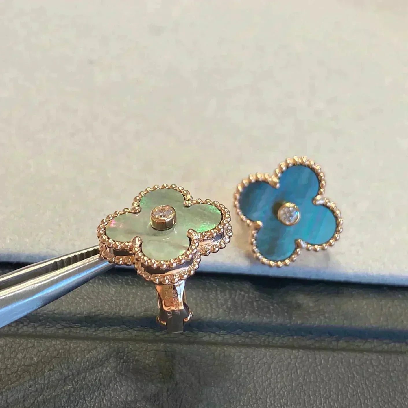 [Shinejoy]CLOVER MEDIUM 1 MOTIFS GRAY MOP  DIAMOND EARRINGS