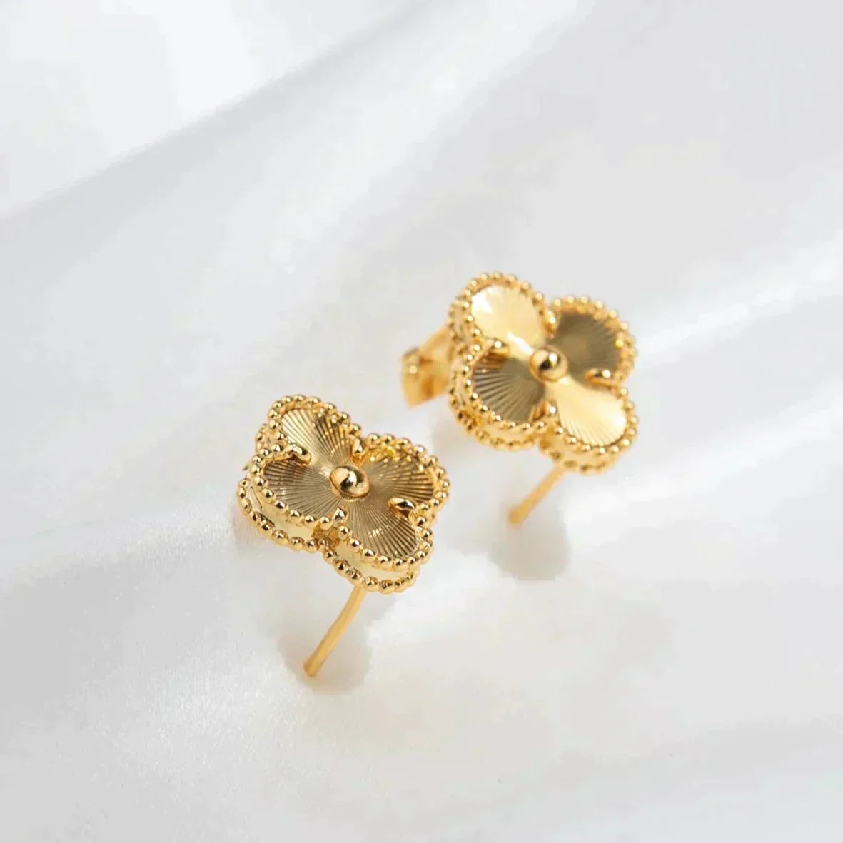 [Shinejoy]CLOVER MEDIUM 1 MOTIFS LASER EARRINGS