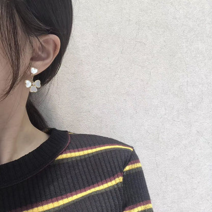 [Shinejoy]CLOVER SWEET WHITE MOP EARRINGS