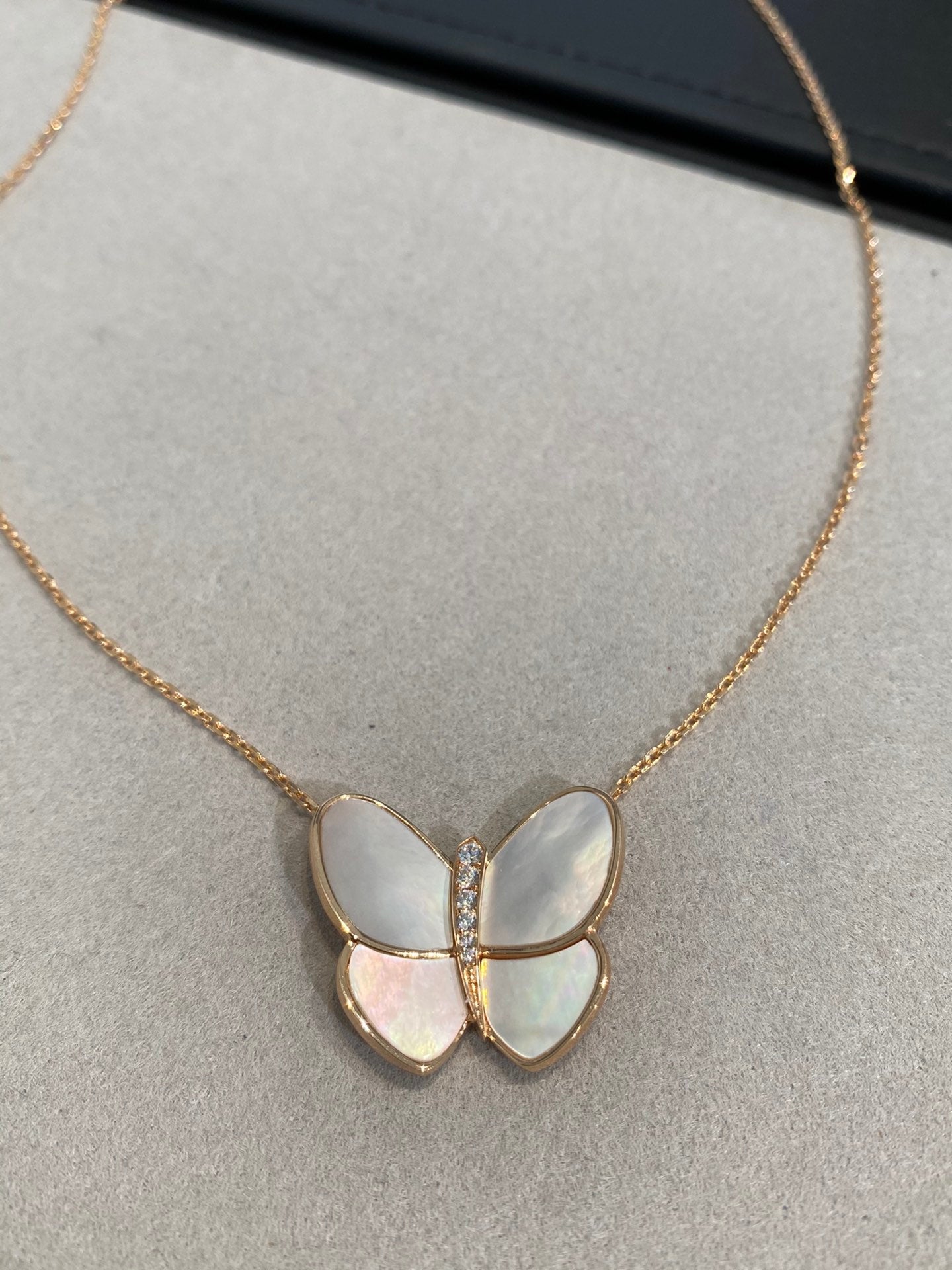 [Shinejoy]BUTTERFLY GOLD MOP DIAMOND NECKLACE