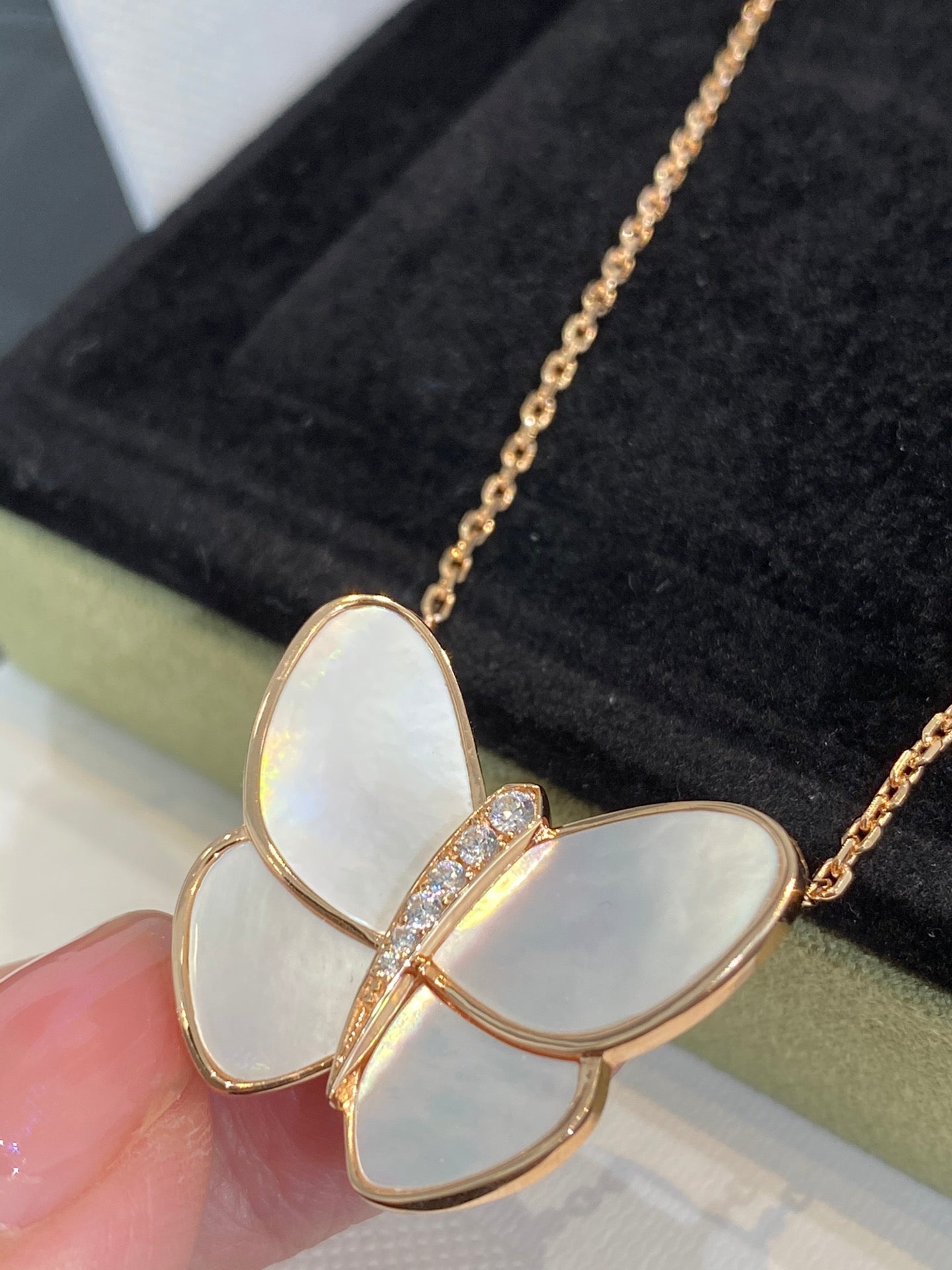 [Shinejoy]BUTTERFLY GOLD MOP DIAMOND NECKLACE
