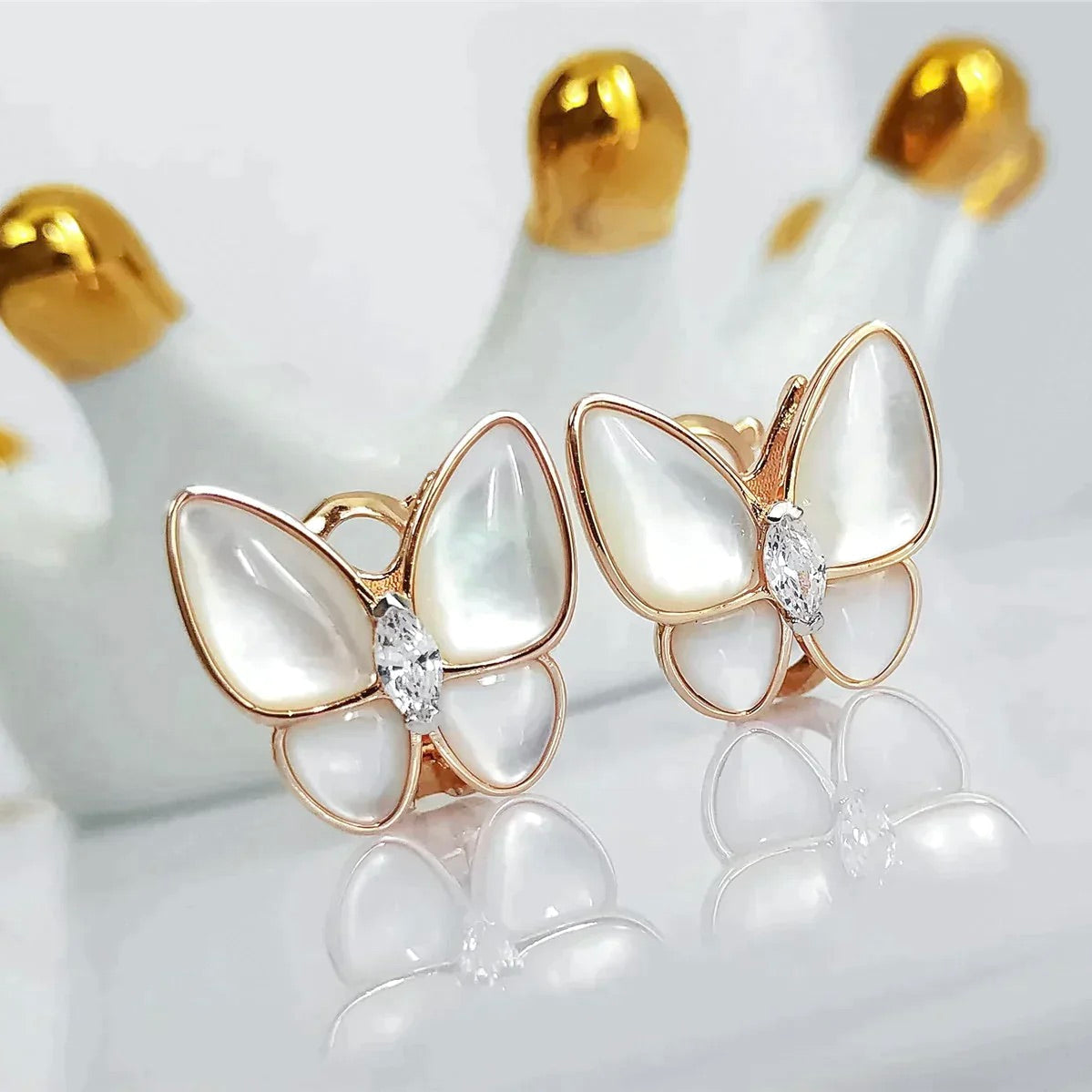 [Shinejoy]BUTTERFLY MOP DIAMOND EARRINGS