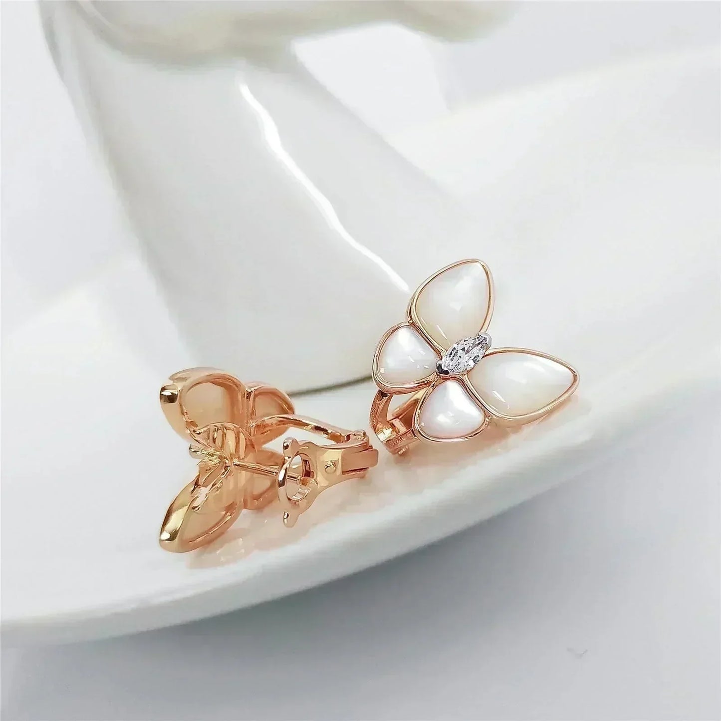 [Shinejoy]BUTTERFLY MOP DIAMOND EARRINGS