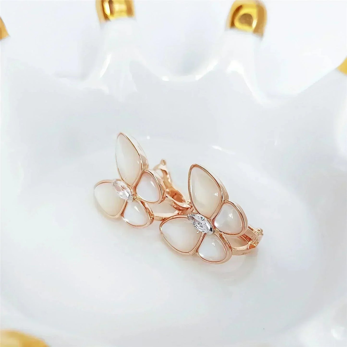 [Shinejoy]BUTTERFLY MOP DIAMOND EARRINGS