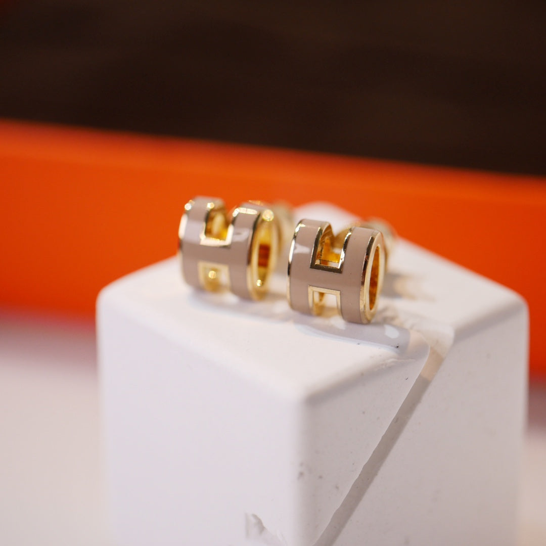 [Shinejoy]MINI POP H GOLD EARRINGS GREY