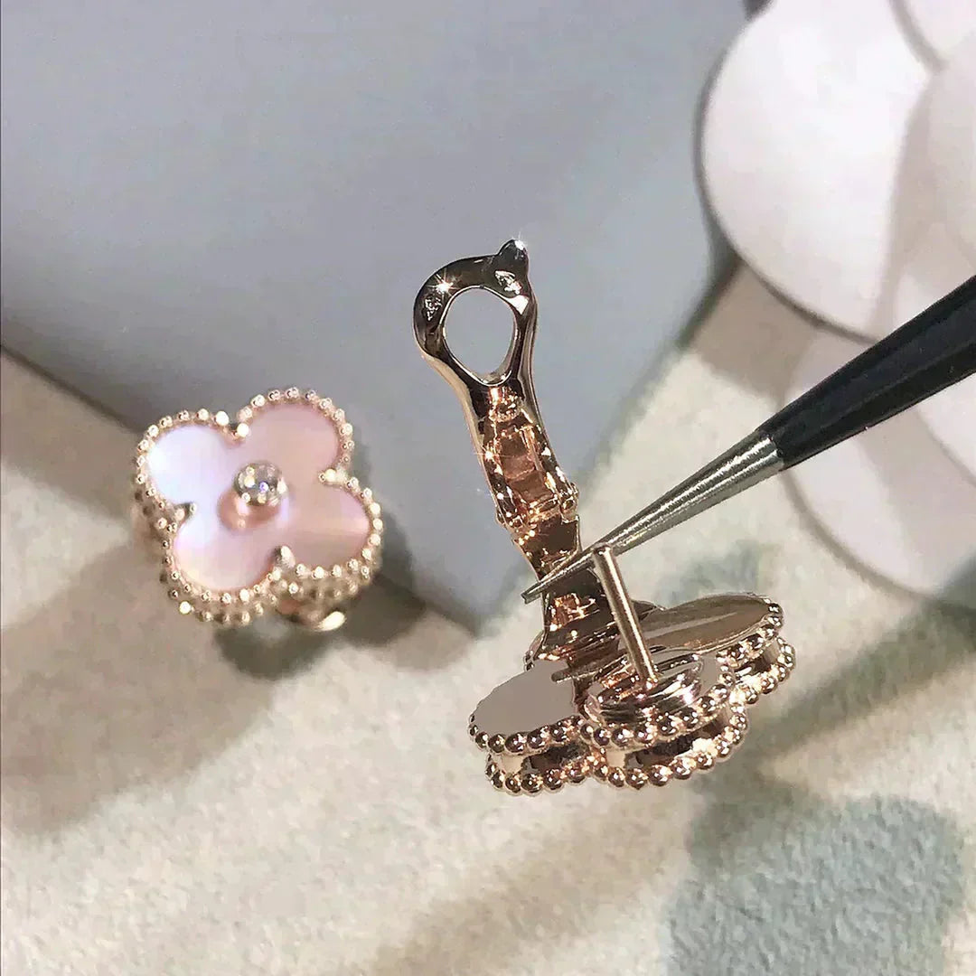 [Shinejoy]CLOVER MEDIUM 1 MOTIFS  PINK MOP DIAMOND EARRINGS