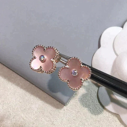 [Shinejoy]CLOVER MEDIUM 1 MOTIFS  PINK MOP DIAMOND EARRINGS