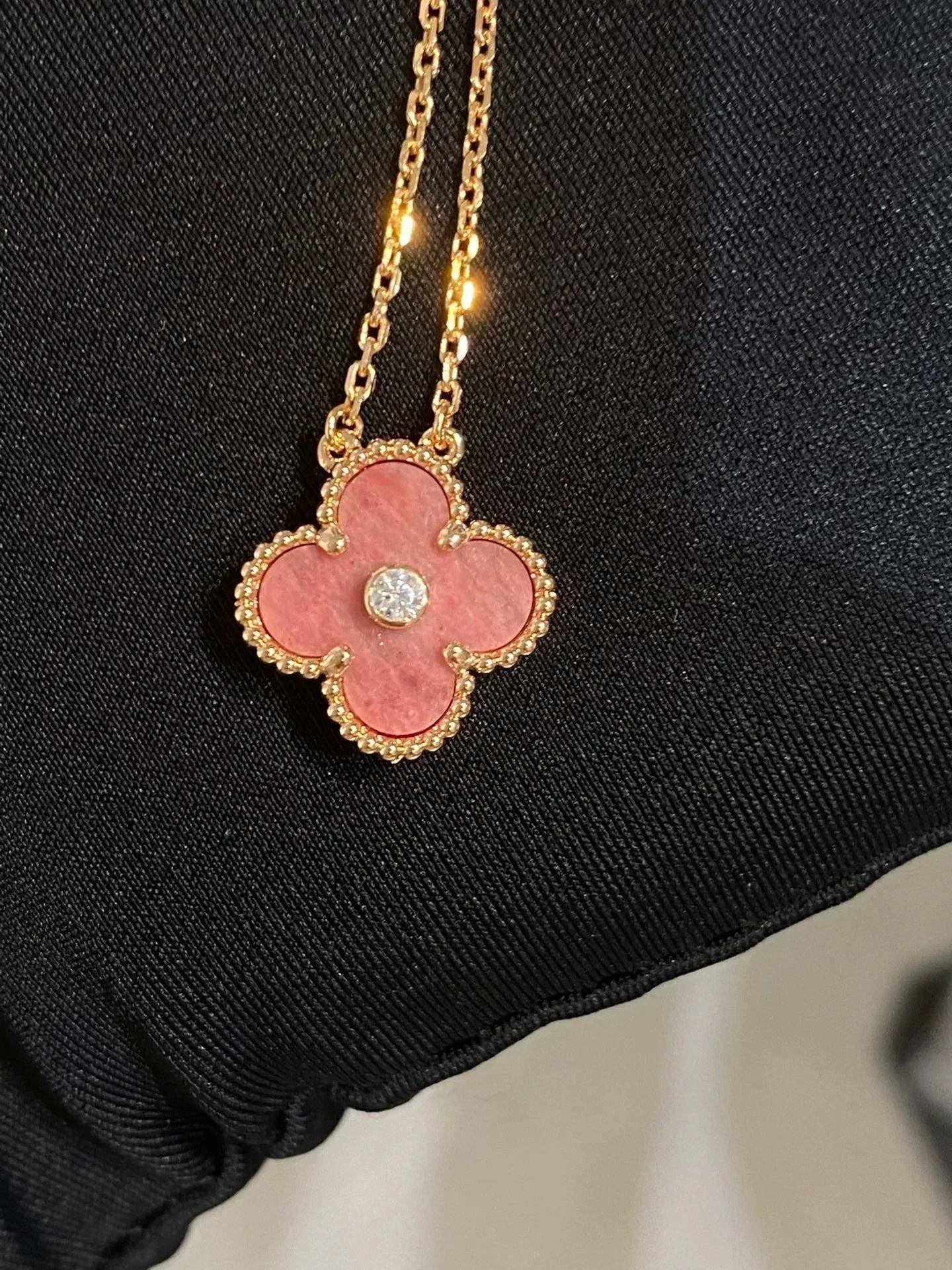 [Shinejoy]CLOVER 15MM DIAMOND RHODONITE NECKLACE