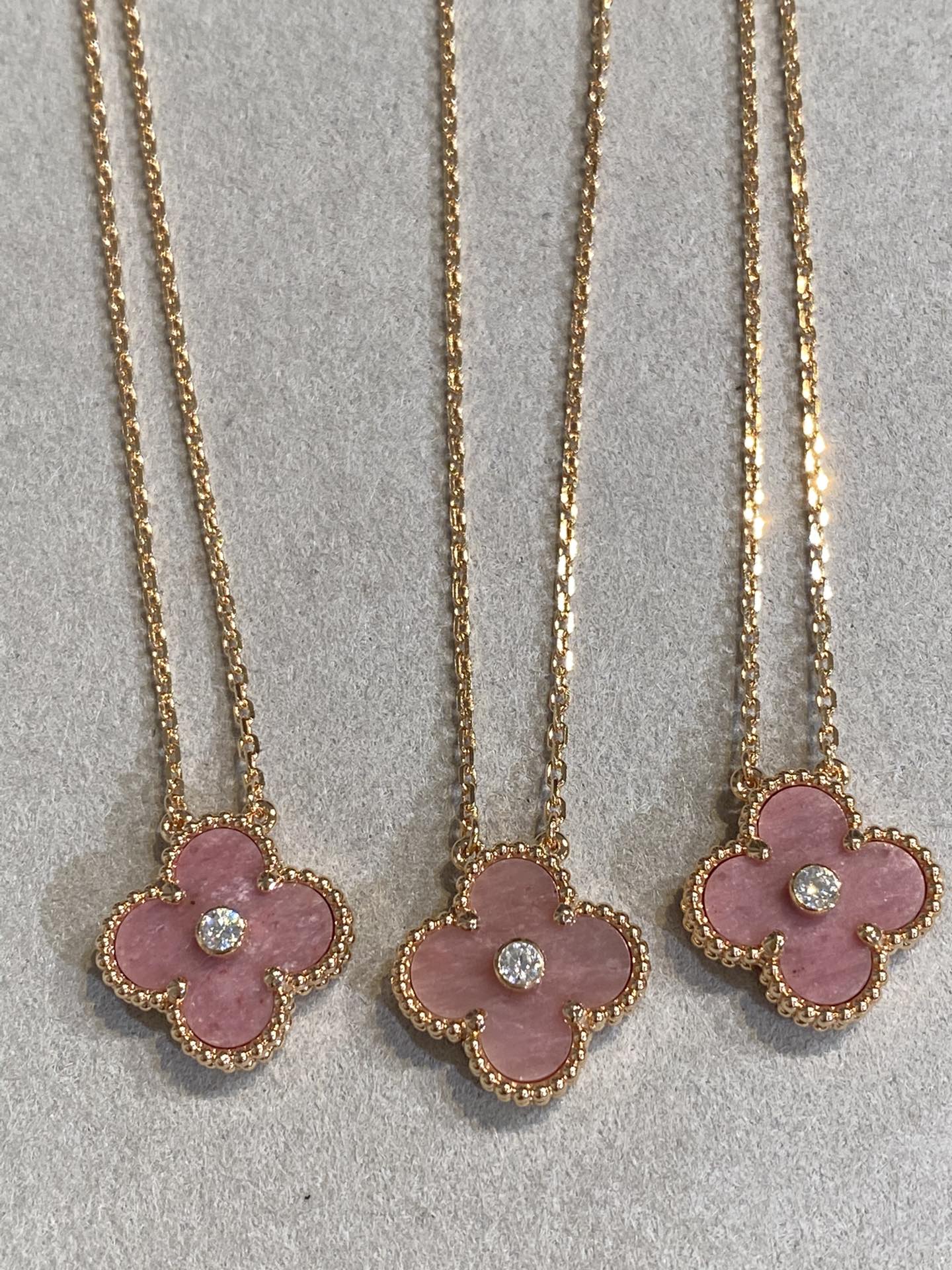 [Shinejoy]CLOVER 15MM DIAMOND RHODONITE NECKLACE