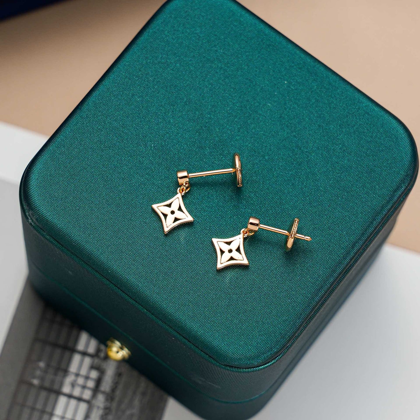 [Shinejoy]STAR EARRINGS GOLD