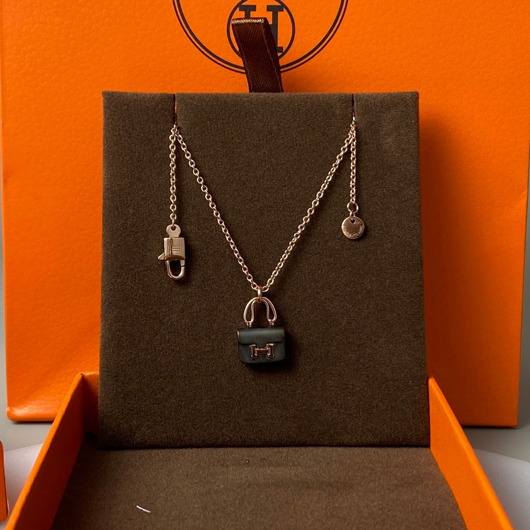 [Shinejoy]CONSTANCE BLACK PEDANT PINK GOLD NECKLACE