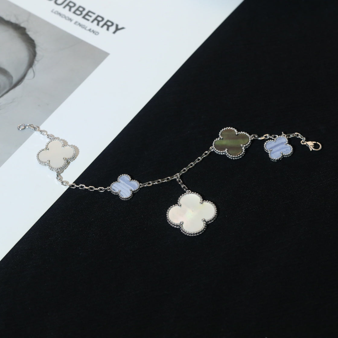 [Shinejoy]CLOVER BRACELET 5 MOTIFS MOP CHALCEDONY SILVER