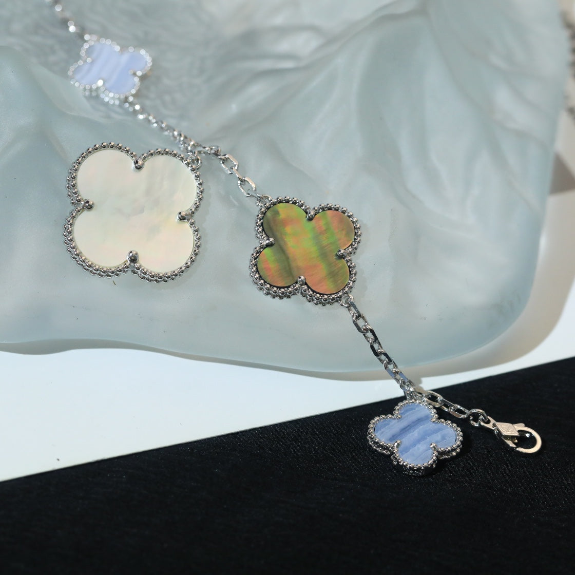 [Shinejoy]CLOVER BRACELET 5 MOTIFS MOP CHALCEDONY SILVER