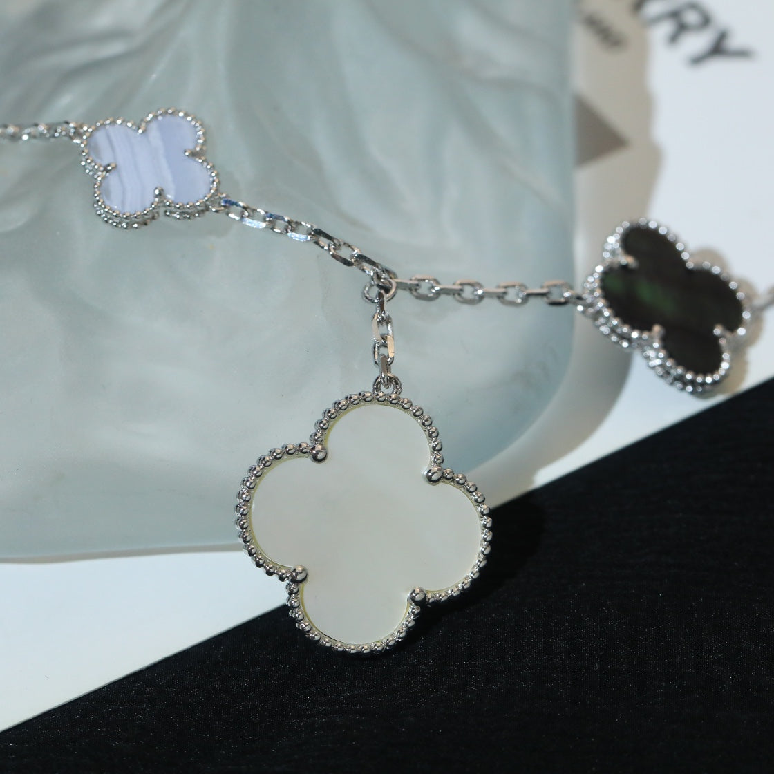 [Shinejoy]CLOVER BRACELET 5 MOTIFS MOP CHALCEDONY SILVER