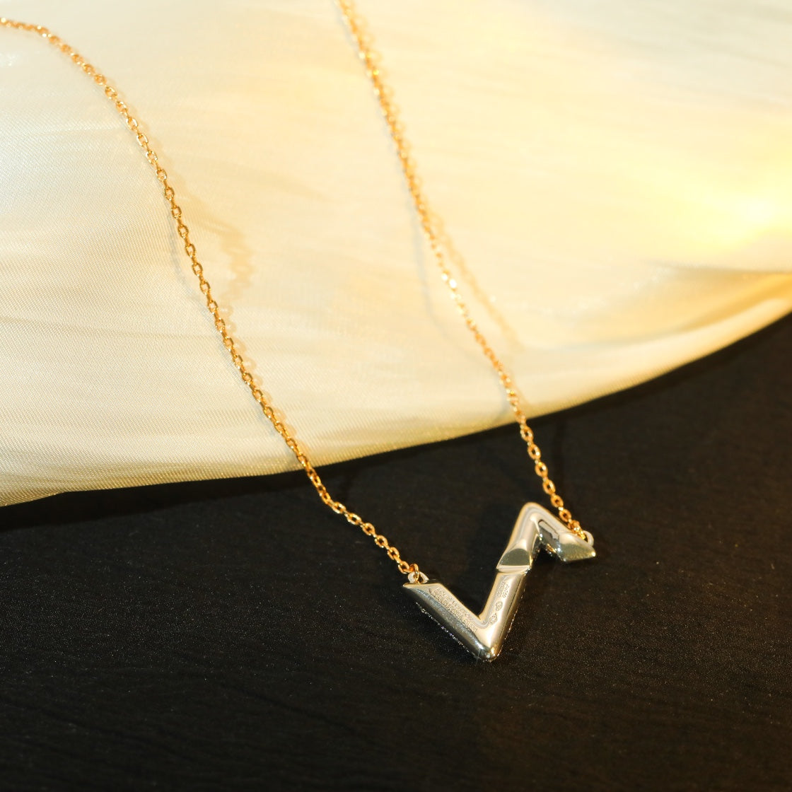 [Shinejoy]VOLT SILVER DIAMOND PEDANT NECKLACE